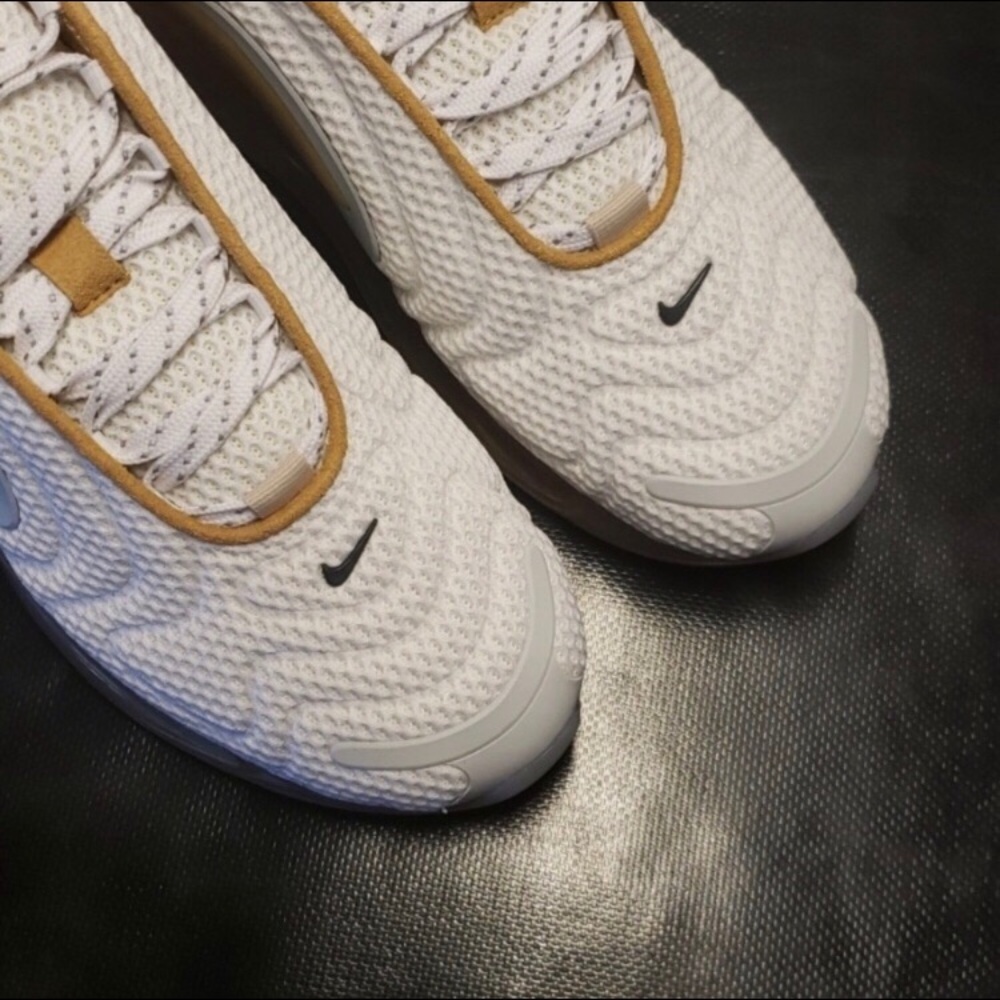 *Brand New* Nike AirMax 720s (Pale Vanilla) - Picture 5 of 8